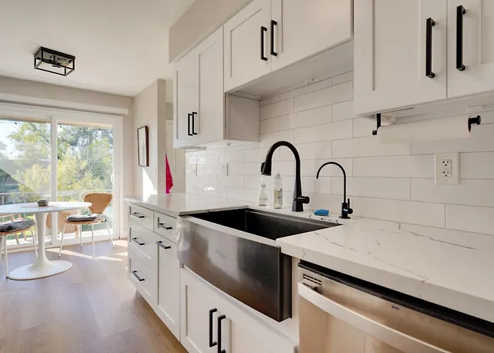 8 Mi To Airport: W/ Pool Access *