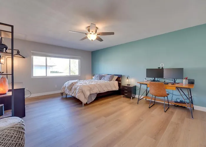 8 Mi To Airport: W/ Pool Access Holiday home